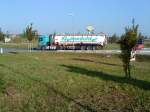 LKW SZM Mercedes-Benz Actros mit Siloauflieger der Spedition Kleinw�chter auf dem Weg zum Autohof in Gr�nstadt am 25.09.2013