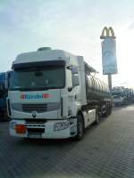 LKW SZM Renault Magnum mit Tankauflieger der Spedition K�rdel auf dem Autohof in Gr�nstadt am 21.10.2013