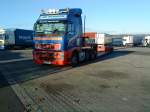 SZM Volvo FH mit Tieflader der Spedition Jan Wengrzyn auf dem Autohof in Gr�nstadt am 25.11.2013