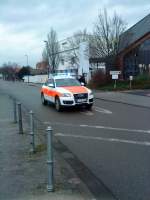 Notarztfahrzeug Audi Q5 mit Blaulicht und Martinshorn auf dem Weg zu einem Patienten in Bad D�rkheim am 03.01.2014