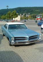 PKW Oldtimer Pontiak Catalina auf einem Parkplatz in Bad D�rkheim am 18.08.2013