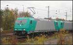 RBS 185 616-0 führt einen Lokzug mit den Loks 186 242, 186 243, 186 244, 186 245, 186 246, 186 247, 186 248, 186 249 und 186 250 an. Alle Loks fahren für die britischen Firma RBS Asset Finance Europe Limited (NVR-Nummer: 91 80 6185 616-0 D-RBS AF, gesehen Bebra 14.10.2010)