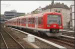 474 005-6 kommt aus dem unterirdisch angelegten S-Bahnhof Hamburg-Altona um als S3 nach Elbgaustra�e weiter zu fahren (gesehen 27.08.2011)