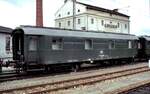 Heizwagen 51 80 99-43 506-8 in t�rkis ausgemustert am 30.03.1982 des BW M�nchen steht in M�nchen BW am 27.06.1982.