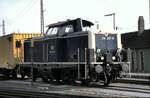 214 257-9 vor Tunnelrettungszug bei einer F�hrung in W�rzburg im September 1990.