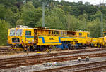   Die Plasser und Theurer Zweischwellenstopfmaschine 09-32 CSM (Nivellier-, Hebe-, Richt- und Stopfmaschinen)  der DGU - Deutsche Gleisbau Union (Koblenz), Schweres Nebenfahrzeug Nr.