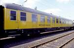 DB Messger�tewagen 61 80 99-40 033-4 Dienst mh 327 der Bundesbahnversuchsanstalt Minden in M�nchen-Freimann am 26.06.1982.