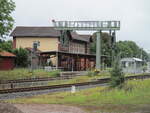 Der Bahnhof Plaue,mit einer Signalbrücke,am 30.August 2021.