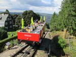 Auf der Güterbühne fuhr der Aussichtswagen,am 31.August 2021,von Lichtenhain ins Tal.
