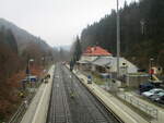 Der zweigleisige Durchgangsbahnhof Gehlberg am 24.April 2022.