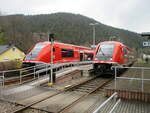 Der Bahnhof Sitzendorf-Unterweißbach ist Kreuzungsbahnhof.Hier fotografierte ich,am 25.April 2022,den nach Katzhütte fahrenden 641 019 und den nach Rottenbach fahrenden 641 012.