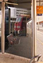 . Sympathischer Raucherbereich - Im Braunschweiger Hauptbahnhof gibt es Sitzgelegenheiten im Raucherbereich, zudem ist der Bereich windgeschütz und überdeckt. 03.01.2015 (Jeanny)