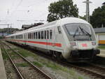 insel-rugen/859680/fuenf-wagen-ic-hamburg-binzam-22august-2024mit Fünf Wagen IC Hamburg-Binz,am 22.August 2024,mit der 101 083 als Zuglok,beim Halt in Bergen/Rügen.