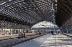   Die Bahnsteighalle (Mittelhalle) vom Hauptbahnhof Köln (Blickrichtung osten) am 08.03.2015.