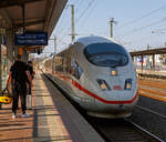 Zwei gekuppelte ICE 3 der BR 403 erreichen als ICE 629 (Essen Hbf nach München Hbf) auf Gleis 6 den Bahnhof Siegburg/Bonn.