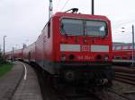 warnemunde/96082/143-254-1-mit-re-38591-von 143 254-1 mit RE 38591 von Warnemnde Richtung Berlin Hbf(tief)abgestellt im Bahnhof Warnemnde.(25.09.10) 