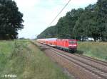 Eine 114er schiebt bei Jacobsdorf(Mark) den RE1 in Richtung Berlin.