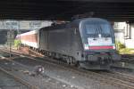 ES64 U2-036(182 536-3)mit CNL 50451/478 von Paris/Zrich HB. nach Hamburg-Altona bei der Ausfahrt im Hamburger Hbf.03.09.2011