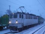 DP52 142 134-6+WAB61 142 118-9 standen am 16.12.10 wieder im Bahnhof Rostock-Bramow.