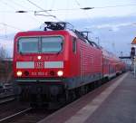 143 852-2 mit S1 von Rostock Hbf nach Warnemnde kurz nach der Ankunft um 18:23 Uhr im Bahnhof Rostock-Bramow.(19.03.2011)
