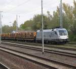 ES 64 U2-100 kam am 02.05.2011 ziemlich unerwartet nach Rostock-Bramow,sie hat dann auf die Ausfahrt im Bahnhof Rostock-Bramow gewartet die Fuhre ging wieder zum Zellstoffwerk Arneburg bei Stendal der
