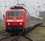 120 108-6 mit IC 1961 von Hamburg-Altona nach Stralsund Hbf bei der Einfahrt im Rostocker Hbf dort wurde dann auf 115 459-0 umgespannt.20.04.2012