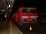 Rostock-Spezial/94130/143-641-9-haelt-ihre-nachtruhe-im 143 641-9 hlt ihre Nachtruhe im Bahnhof Warnemnde.(11.09.10)