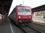 120 148-2 mit EC 341 von Hamburg-Altona Richtung Krakow Glowny wartet im Bahnhof Stendal auf Fahrgste.(06.04.10)