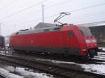101 012-3 abgestellt im Bahnhof Stralsund Sie hat wenig spter den EC379 von Stralsund Richtung Brno hl.n.bespannt.(08.01.2011)