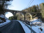 Über dieses Viadukt bei Sommerfeld führte einst die Strecke Sonneberg-Probstzella.Aufgenommen am 28.Februar 2023.