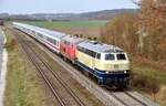 218 446-3 und 218 411-7 mit RE 2013 Allgäu (bis Ulm IC) in Vöhringen am 30.03.2022.