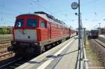In Angermnde hat auf Gleis 3 die 232 201-4 den EC 178 von Praha hl.n. nach Szczecin Glowny bernommen. Auf Gleis 4 steht die 928 684 als RB66 (RB 5818) nach Szczecin Glowny. 30.04.2011