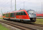 BR 642/775059/642-553-als-rb11tessin-wismarbei-der-einfahrt 642 553 als RB11(Tessin-Wismar)bei der Einfahrt im Rostocker Hbf.20.05.2022