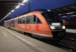 Etwas ausgeblichen sah die Farbe des 642 685 am 10.02.2025 im Rostocker Hbf.