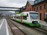 BR 650 Regioshuttle/773550/noch-rechtzeitig-vor-der-abfahrtam-25april Noch rechtzeitig vor der Abfahrt,am 25.April 2022,in Ilmenau,erwischt den STB VT117 und 142.