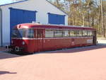 br-795--796--798-db-vt-95--vt98-uerdingerschienenbus/655386/jahrelang-diente-eine-berliner-strassenbahn-als Jahrelang diente eine Berliner Straßenbahn als Kassenhäuschen,im Eisenbahn-und Technikmuseum in Prora,nun hat man den 798 644 als neues Kassenhäuschen ausgewählt.Aufnahme vom 30.April 2019.