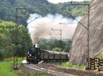 052 740-8 kommt auf der Geislinger Steige mit einem Sonderzug um die Kurve am 12.09.2010.