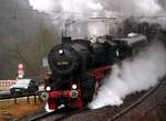 52 7596 Dreikönigsfahrt der Eisenbahnfreunde-Zollernbahn die Geislinger Steige hoch am 05.01.2020.