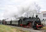 97 501 aktuelles Foto zum 2. Advent; beim Jubiläum 10 Jahre Reaktivierung Strecke Senden- Weißenhorn; Ausfahrt des Zuges aus Weißenhorn am 10.12.2023.