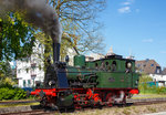 Die Dampflok  Waldbröl  des Eisenbahnmuseums Dieringhausen am 05.05.2016 beim Wasserfasen im Bahnhof Wiehl.