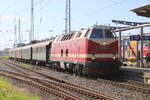 119 158-4/858107/119-158-mit-sdz-von-berlin-schoeneweide 119 158 mit SDZ von Berlin-Schöneweide nach Bad Doberan bei der Einfahrt im Rostocker Hbf.10.08.2024