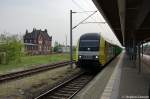 ER 20-010 (223 010-0) mit leeren Holzzug in Rathenow in Richtung Wustermark unterwegs.