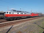 BR 232/609467/zwei-schlussloks-am-papierzug-nach-schwedtam Zwei Schlußlok`s am Papierzug nach Schwedt,am 19.April 2018,in Eberswalde.Vor der EWR 232 401 die 185 046.