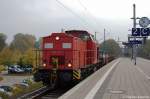 203 115-1 ex DR 112 450-2 der Eisenbahnbetriebsgesellschaft Mittelrhein GmbH EBM Cargo GmbH mit einem Flachwagen und neuen Betonschwellen in Hannover Linden/Fischerhof.