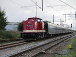 PRESS 110 722 vor dem Sonderzug Leipzig-Binz,am 05.Oktober 2019,im Einfahrbereich von Bergen/Rügen.