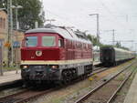 Bis zum Ausfahrsignal fuhr die EBS 142 001 den ausfahrenden Sonderzug Putbus-Zwickau,am 30.Mai 2026,in Bergen/R�gen,hinterher.