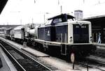 212 102-8 mit Unkrautvernichtungszug in Ulm im Juli 1992.