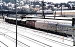 215 mit Nahverkehrszug im Schubbetrieb und angehängten Stückgut Güterwagen in Ulm am 23.11.1980.