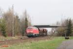 218 272-3 verlsst Wiesau mit dem 92637 Schotterzug nach Weiden.