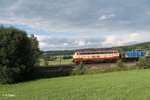 217 002 und V1253 bei Lengenfeld auf dem Weg nach Cheb um ein Kesselzug zu holen.